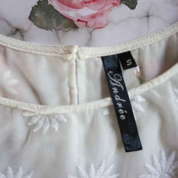 🌼Floral🌼 Embroidered Dress - Picture 3 of 5